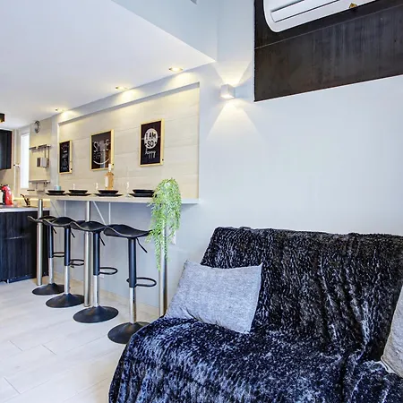 Maisonette Avec Cours Privative Dans Securisee Avec Piscine *