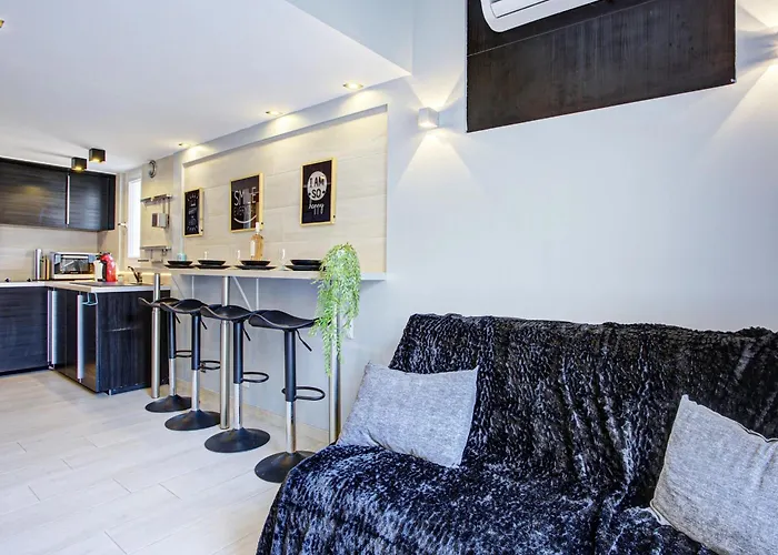 Maisonette Avec Cours Privative Dans Securisee Avec Piscine *